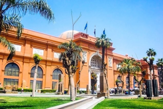 Tour to Pyramids & The Egyptian Museum