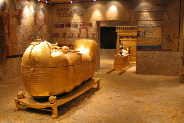 Queen Nefertari, King Tut & Royal Mummies (Archaeology Lovers)